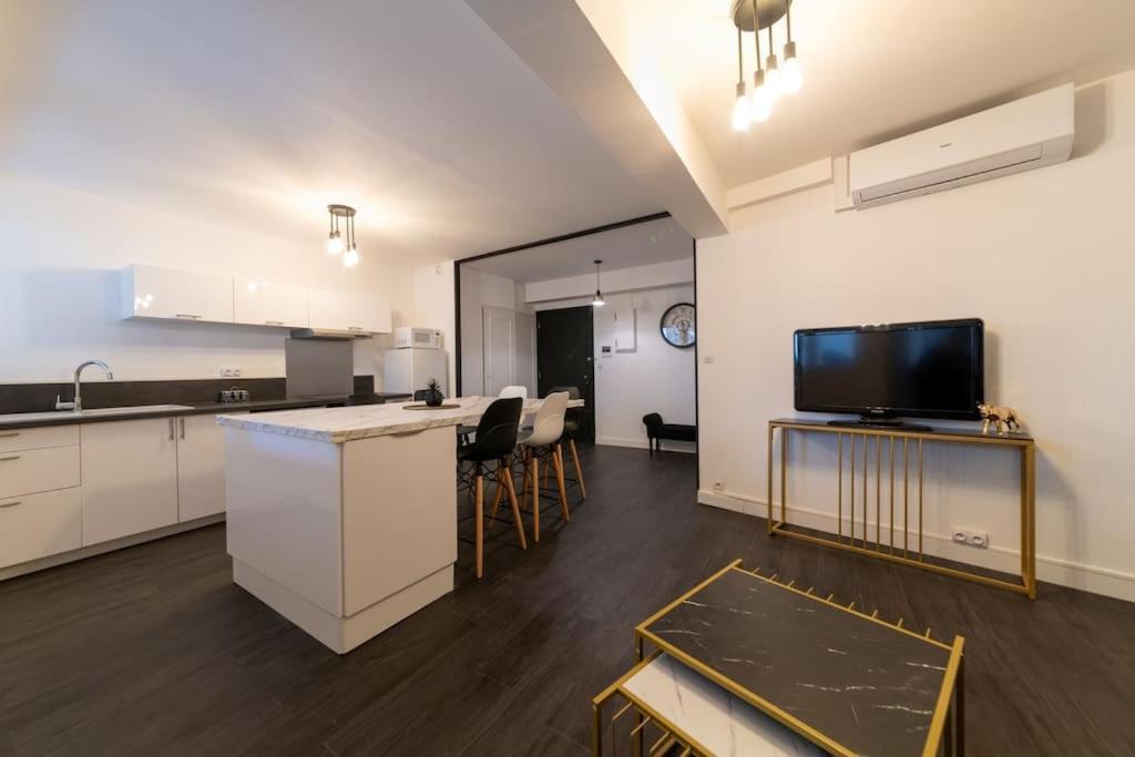 Superbe Appartement Centre Historique アヴィニョン エクステリア 写真